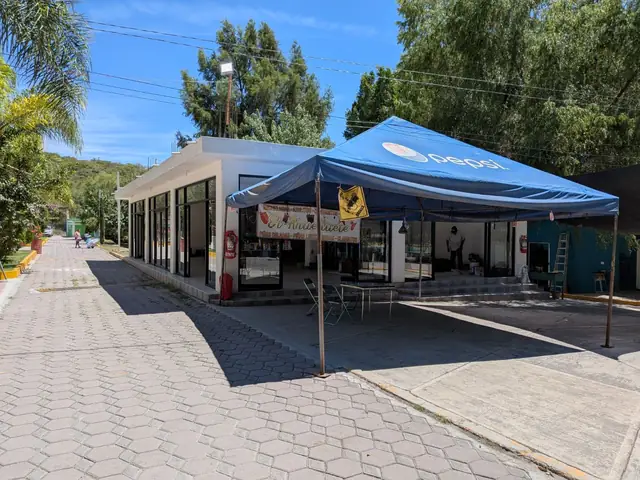 Local de bebidas y snacks El Ahuehuete