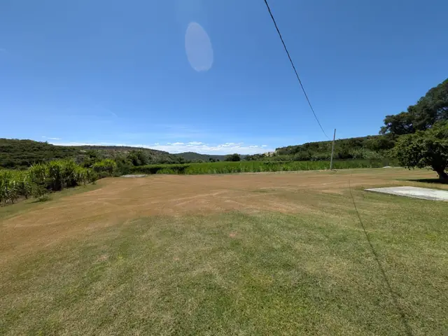 Terreno de pasto para acampar con vista a los cerros